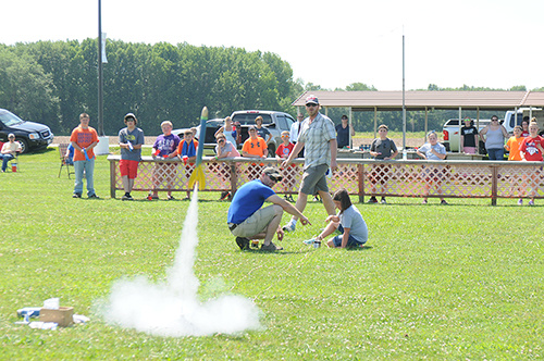 Buhl launches rocket W