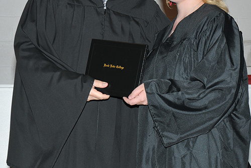 Grad2016 HandingDiplomaW