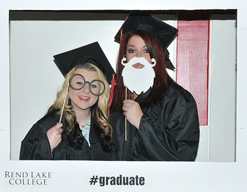 Grad2016 SelfieStationBrookeDochertyW