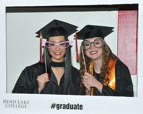 Grad2016 SelfieStationTwoGirlsW