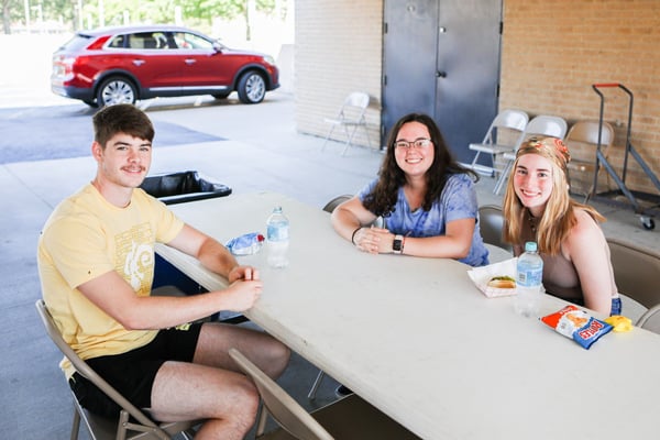 students eating-1-2