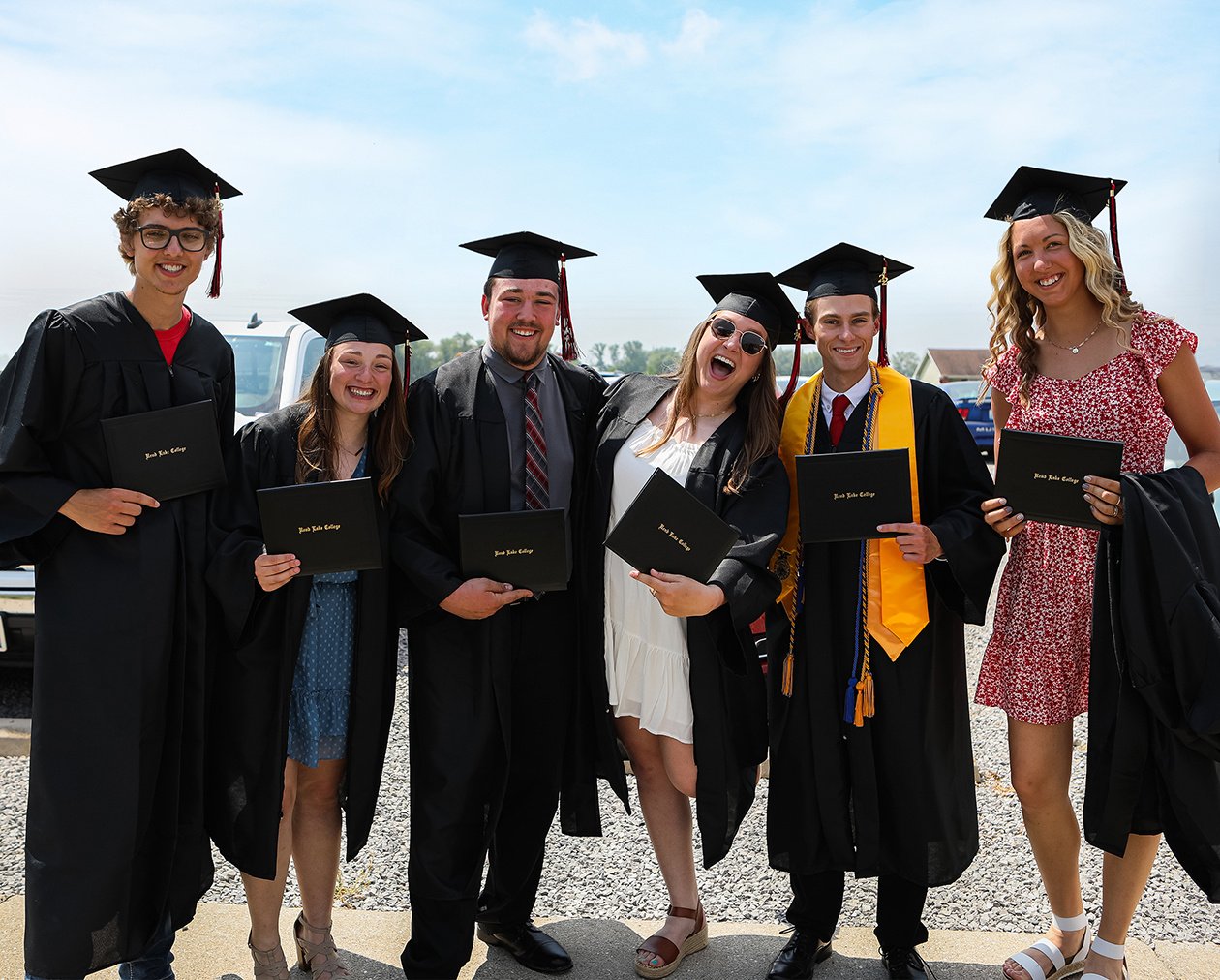 classof22-grads--alternating-content-image-1260x1012
