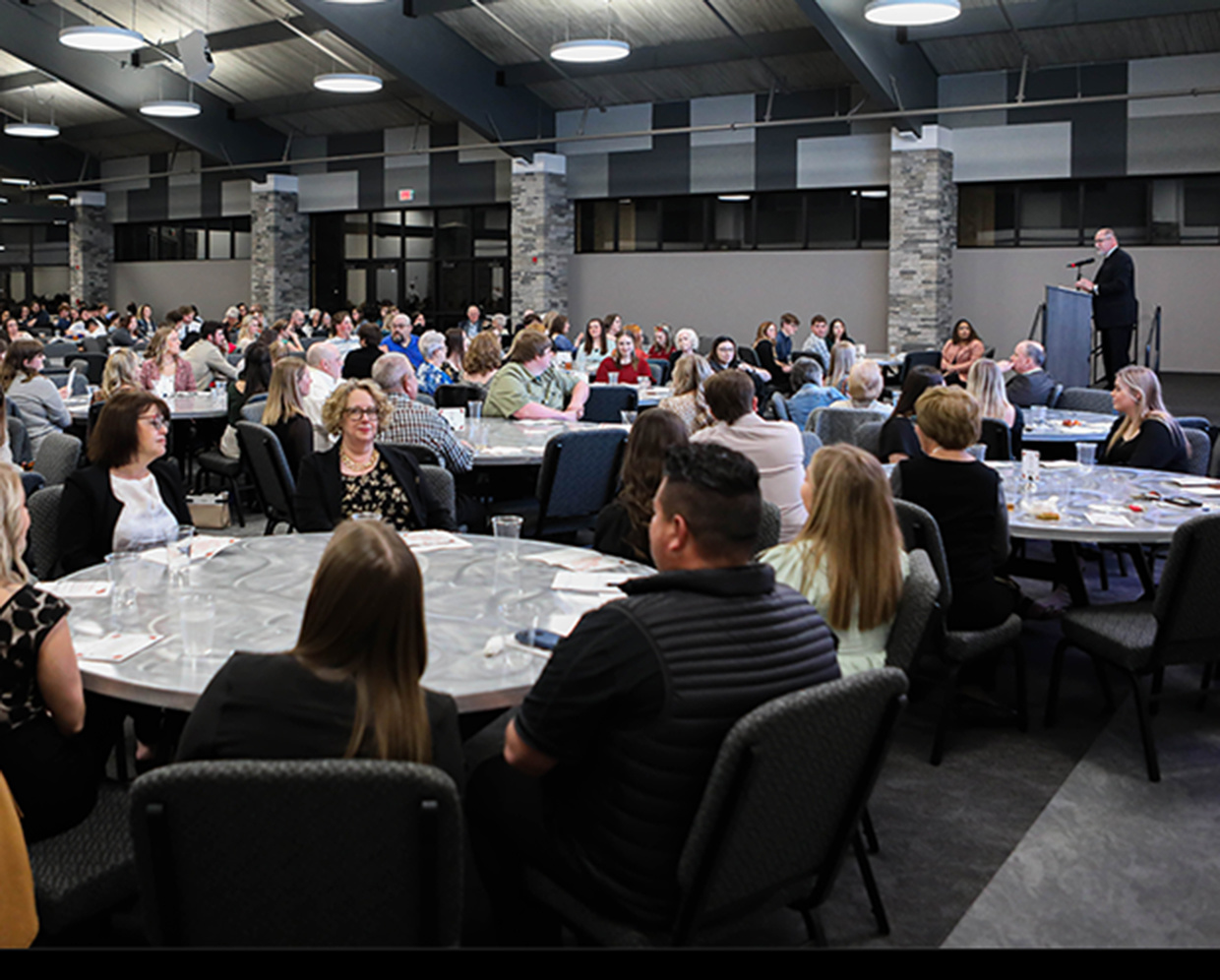 event-center-crowd-alternating-content-image-620x498@2x